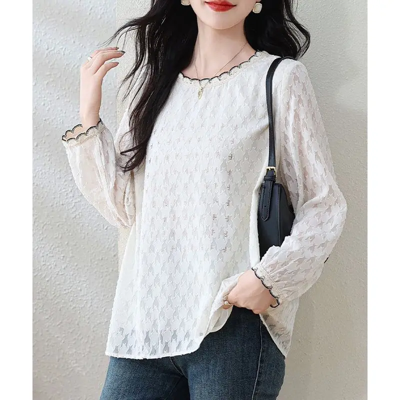 

Lace Cutout Loose Chiffon Long Sleeve Blouse