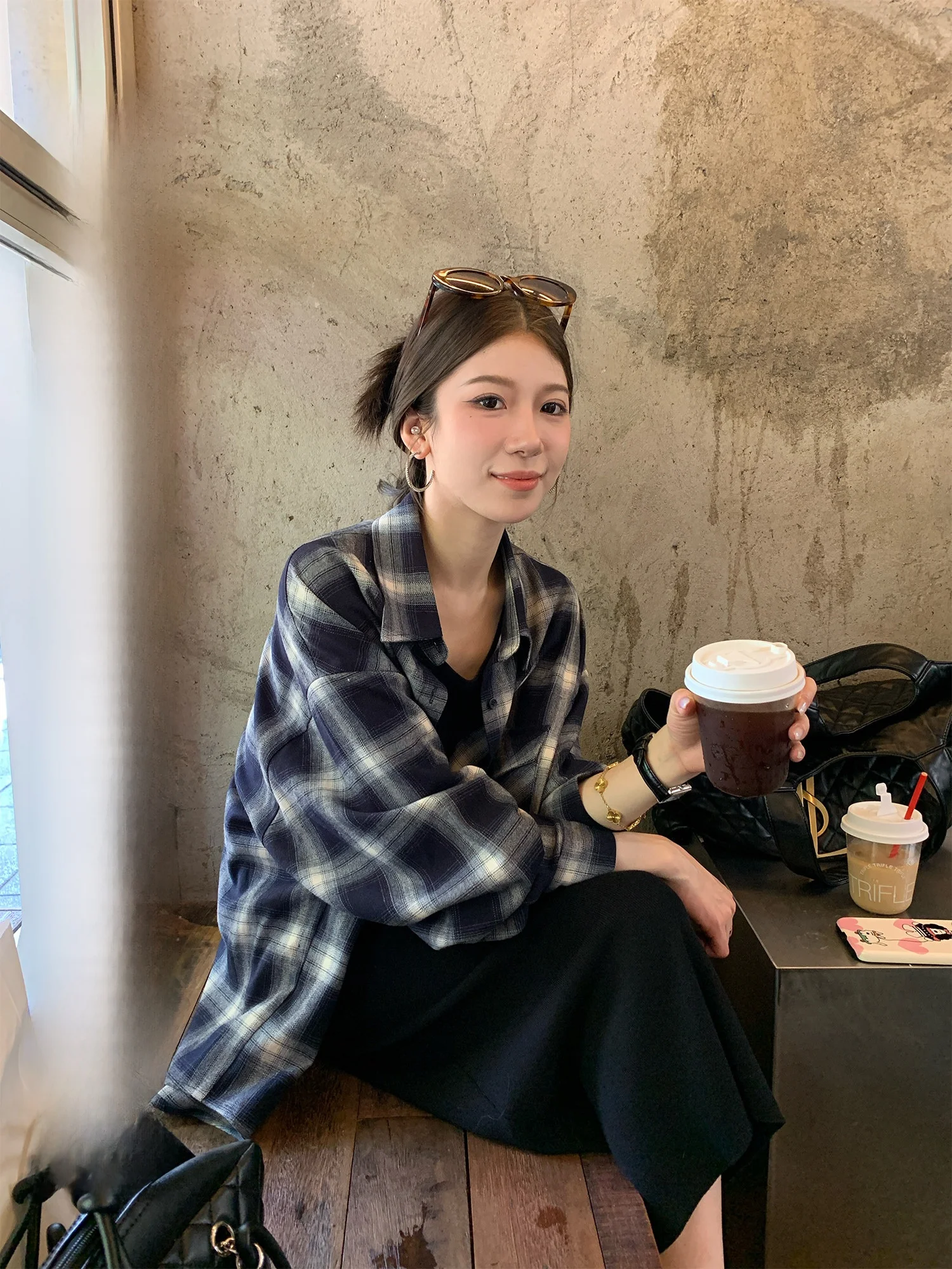 

Свободная женская рубашка в клетку с сине-белыми полосками, с отложным воротником, в корейском стиле, универсальная верхняя одежда, дышащий топ с длинными рукавами для бизнеса