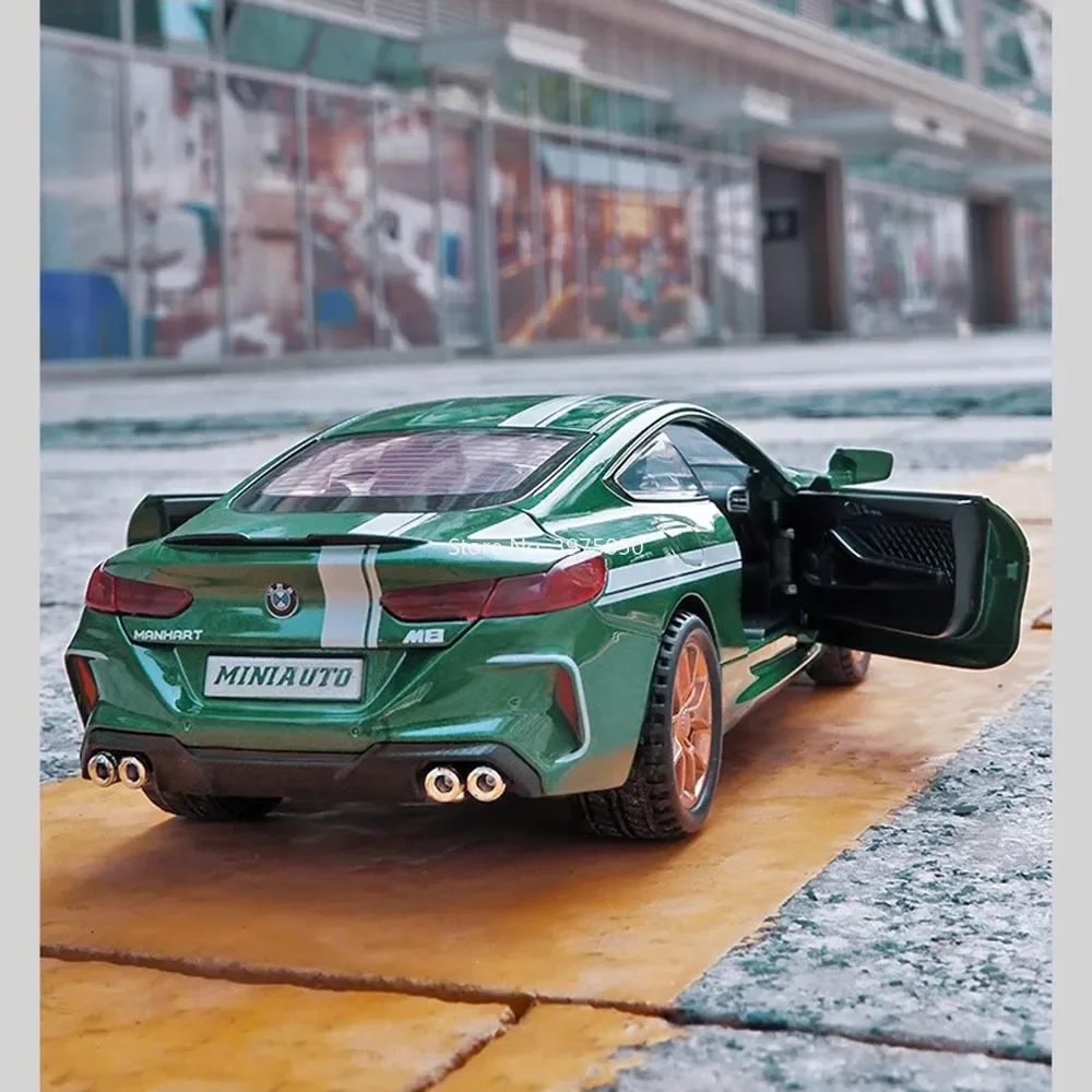 รถของเล่นอัลลอยด์ M8 ขนาด 1:32 แบบหล่อขึ้นรูป ล้อแบบดึงถอยหลัง มีไฟและเสียงเพลง รถสปอร์ตจิ๋วสำหรับเด็กผู้ชาย ของตกแต่งและของขวัญ