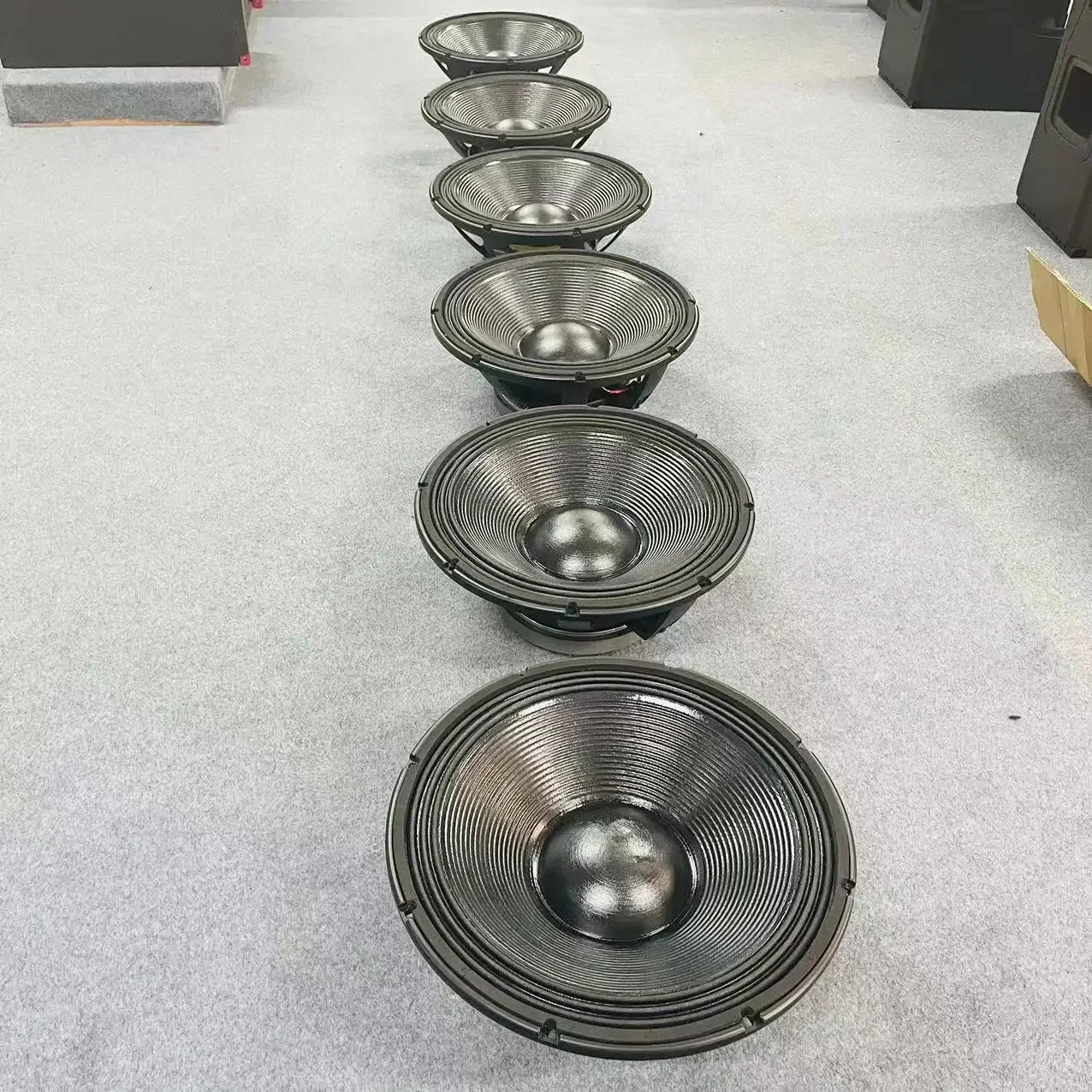 

LF18X451 18 Inch Big Power 457mm Ferrite Magnet Woofer Speaker Driver For Big Stage Big Bass Subwoofer Speakers