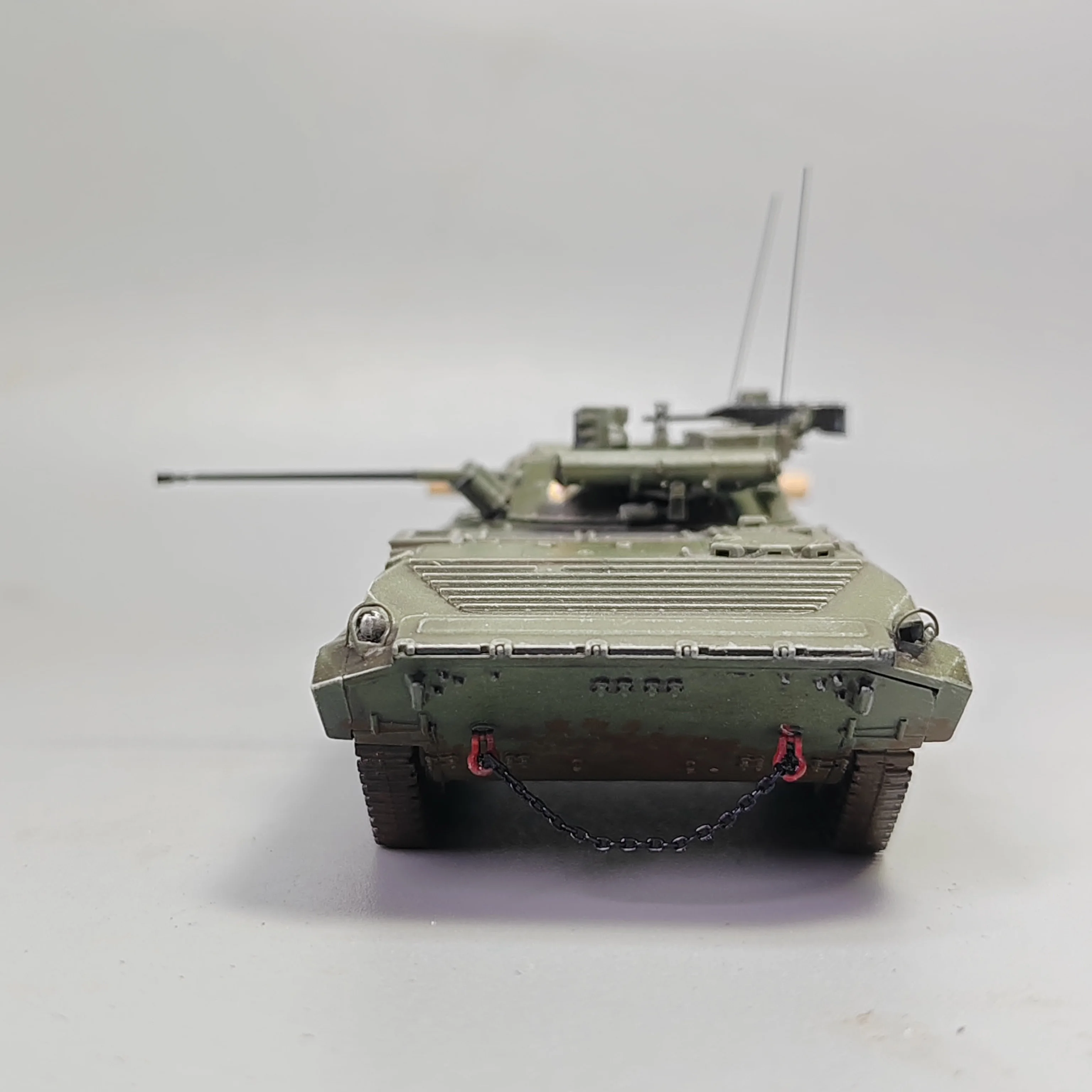 1:72 Scale Plastic Russian BMP-2M Infantry Fighting Vehicle Tank Model Militarized Combat Track Type Classics Souvenir Gifts Toy