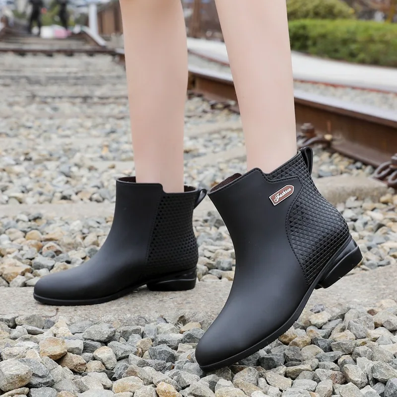 Women's Rain Boots Fashion Waterproof and Warm Non-slip Rubber Shoes Plus Velvet Thick Sole Lightweight Short Tube Rain Boots