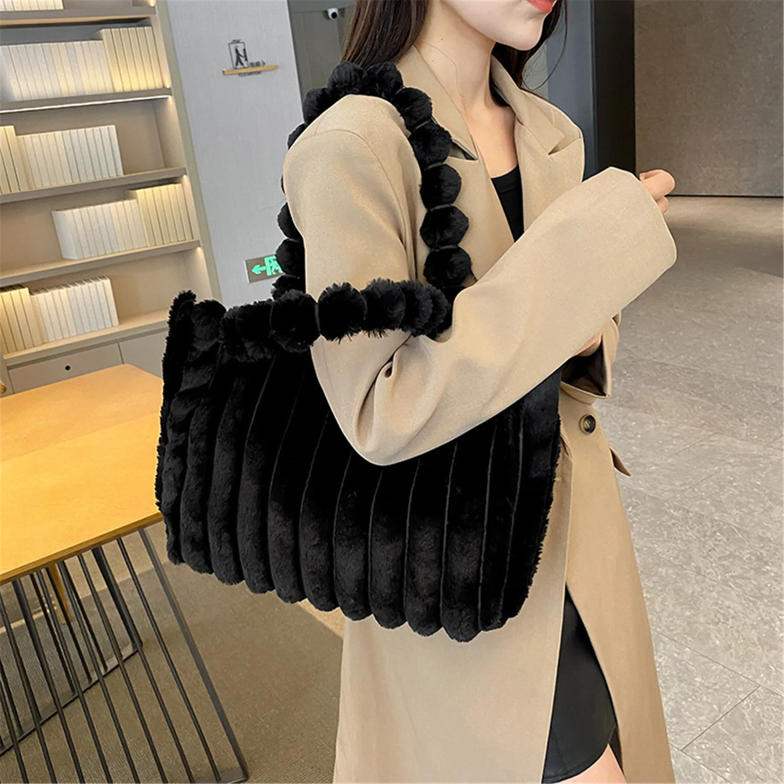 Plush Shoulder Bags For Women Luxury Designer Winter Ladies Soft Furry Tote Handbag Fashion Female Large Capacity Underarm Bag