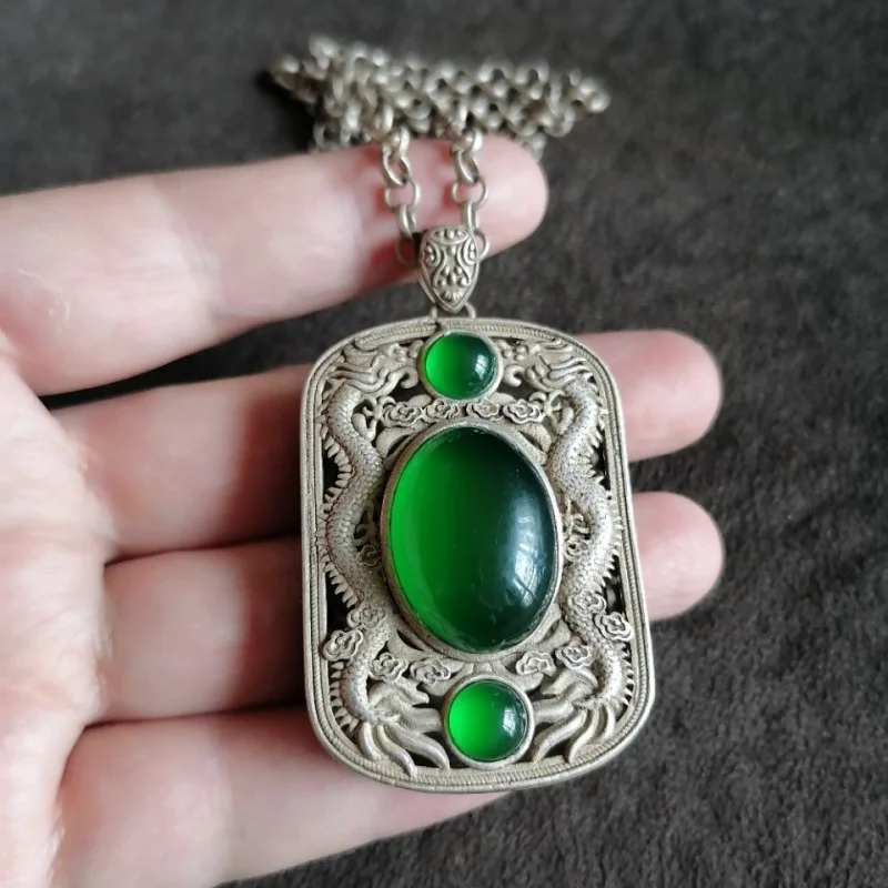 

Тибетской области, возвратное старое серебро, инкрустированное кольцом из зеленого базанского нефрита, поверхность, благоприятное ожерелье с подвеской в виде мира Ruyi