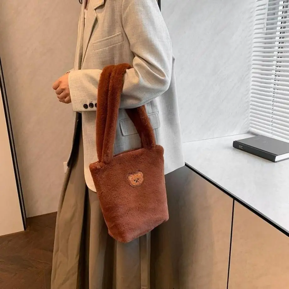 Bolso tipo cubo grande de felpa para otoño invierno 2026 - imagen 5