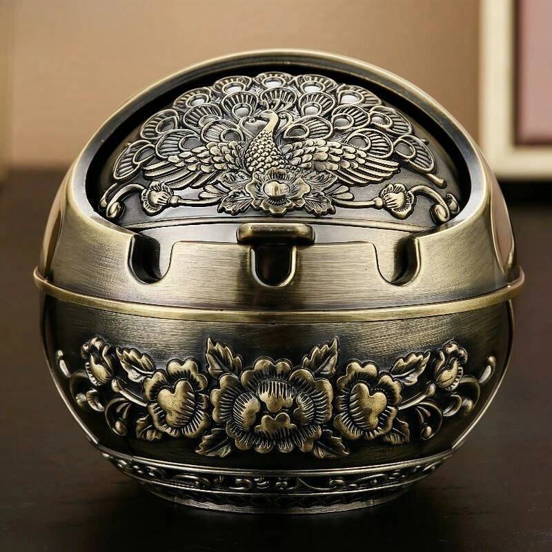 Ashtray household bedroom European living room metal light luxury creative personalized office anti-fly ash with cover pendulum