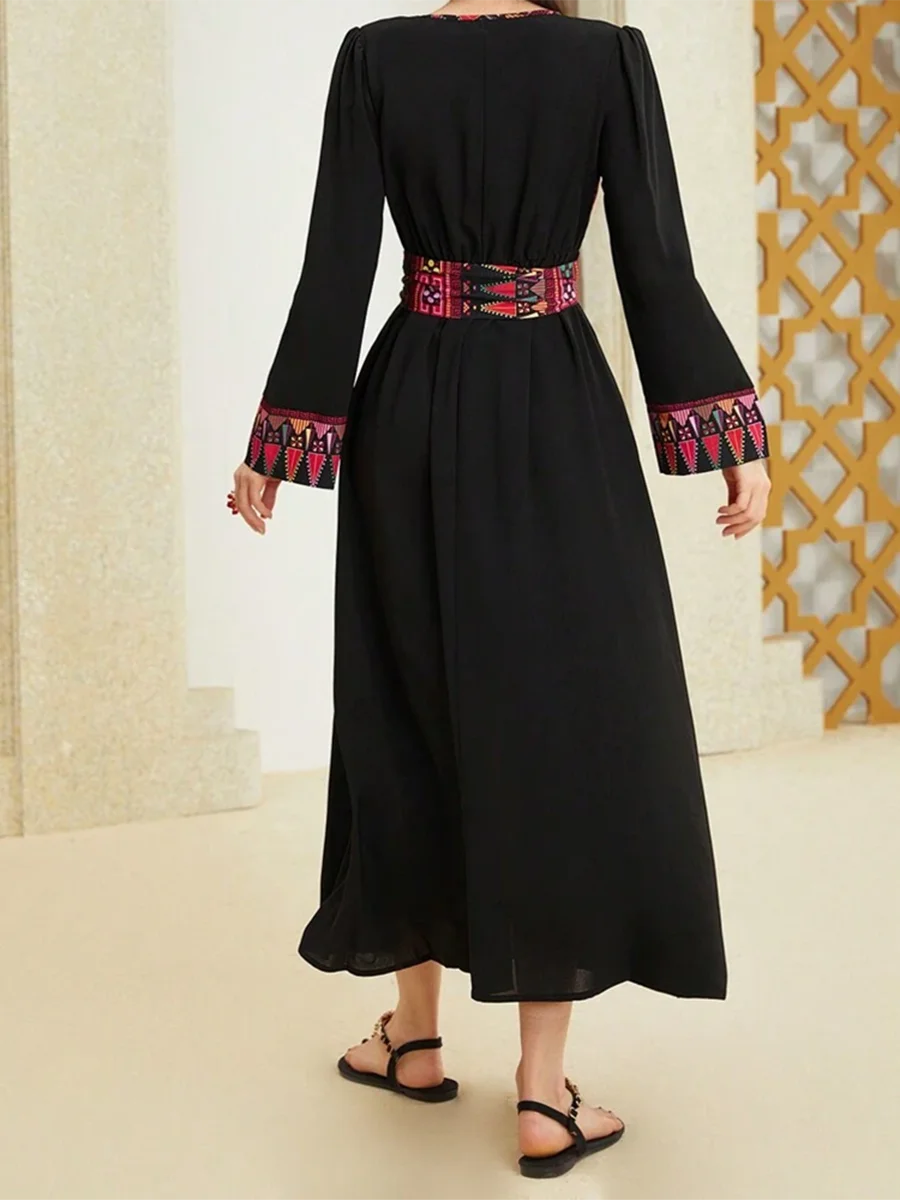 Elegancka sukienka maxi z kwiatowym nadrukiem, długimi rękawami i marszczoną talią dla kobiet w stylu arabskim na jesień