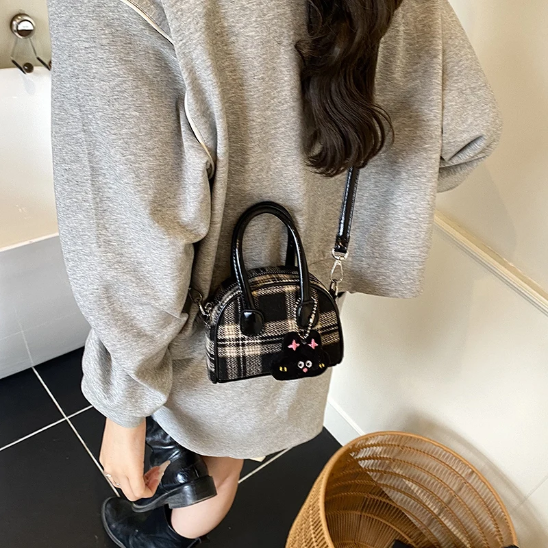 

British Retro Small Bag for Women 2025 Autumn and Winter New Texture Niche Design Versatile Single Shoulder Crossbody Bag Mini B