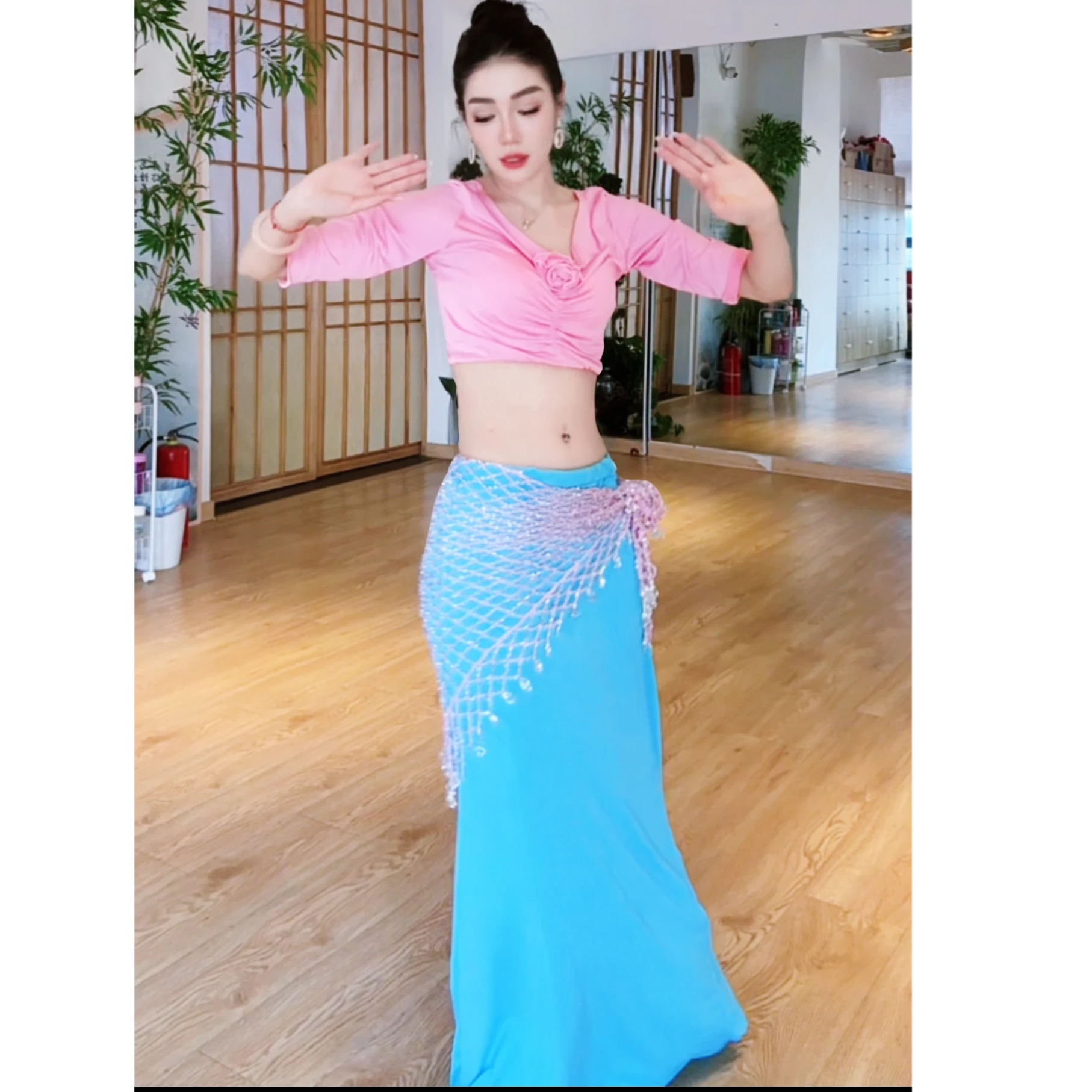 新しいベリーダンス衣装女性のためのハイエンドのセクシーな気質パフォーマンス衣装大人のオリエンタルダンスプロフェッショナル練習セット