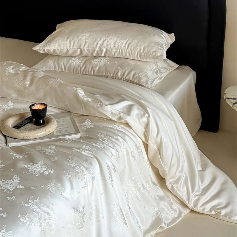 Biancheria da letto con copripiumino a farfalla in seta fredda jacquard di fascia alta di lusso leggero in quattro pezzi Nantong