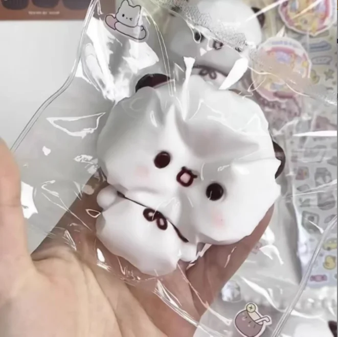 Pinch and Play Slow Rebound Toy Cartoon Cute Doll Relieves Stress and Ventilates, Pinch and Play with Small Ornament Gifts