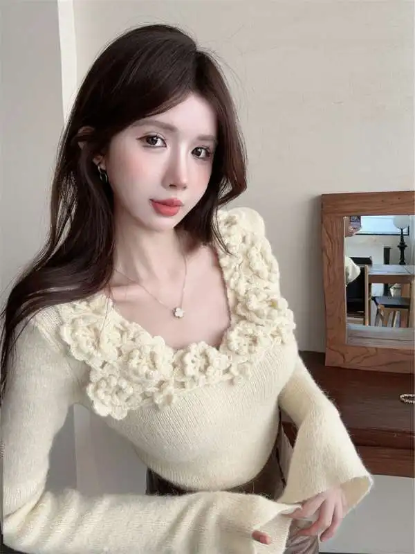 Korejpaa French Elegant Pull Femme Gentle Flare Long Sleeve Top Slimming Hook Flower Solid Warm Bottoming Knitted Sweater