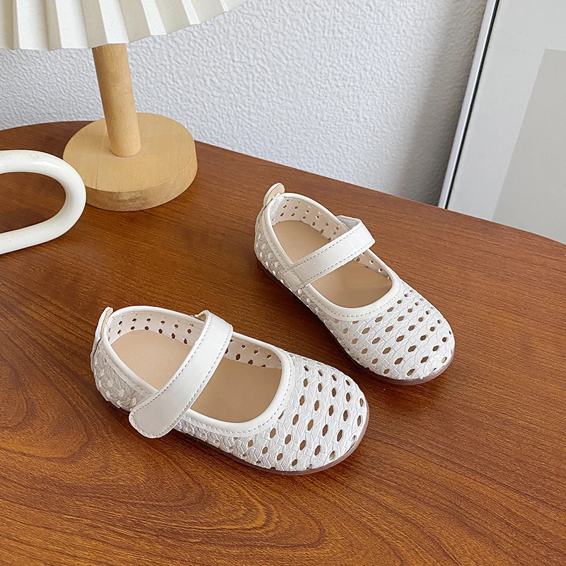 Kleinkind Mädchen Ausgehöhlte Lederschuhe 2026 Neue Sommer Kinder Riemchensandalen Weiche Sohle Einfache Klassische Kinder Urlaubs-Strandschuhe – Detail 7