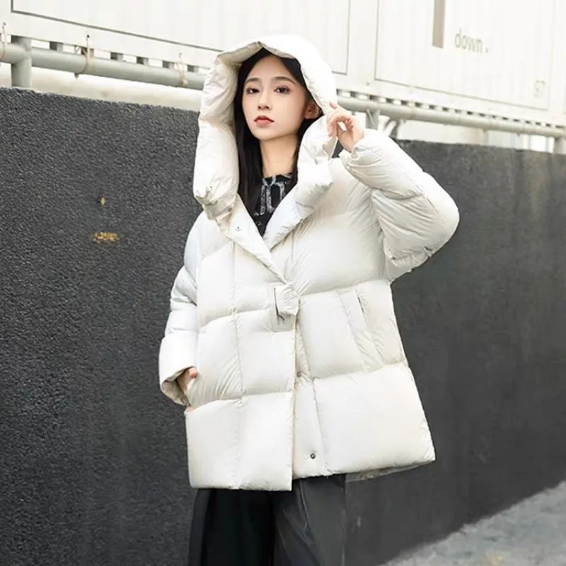 Piumino ispessito stile corto in piuma d'anatra bianca di fascia alta alla moda per le donne Nuovo arrivo invernale con elegante cappotto in stile nobile