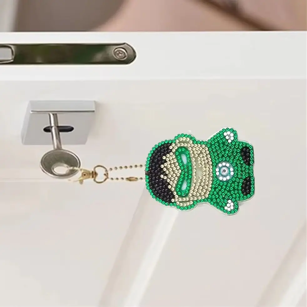 

Hot Selling Anime Superhero DIY Rhinestone Studded Keychain Kids Birthday Gift Cartoon Bag Pendant Souvenirs Cute