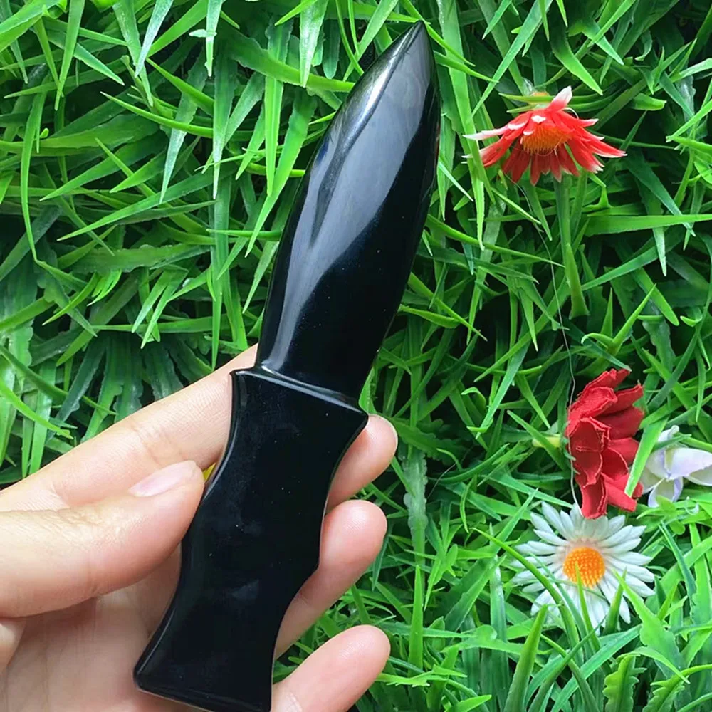 Natural obsidian carved handicrafts, therapeutic crystal craft knives, gifts, magic amulets and decorations