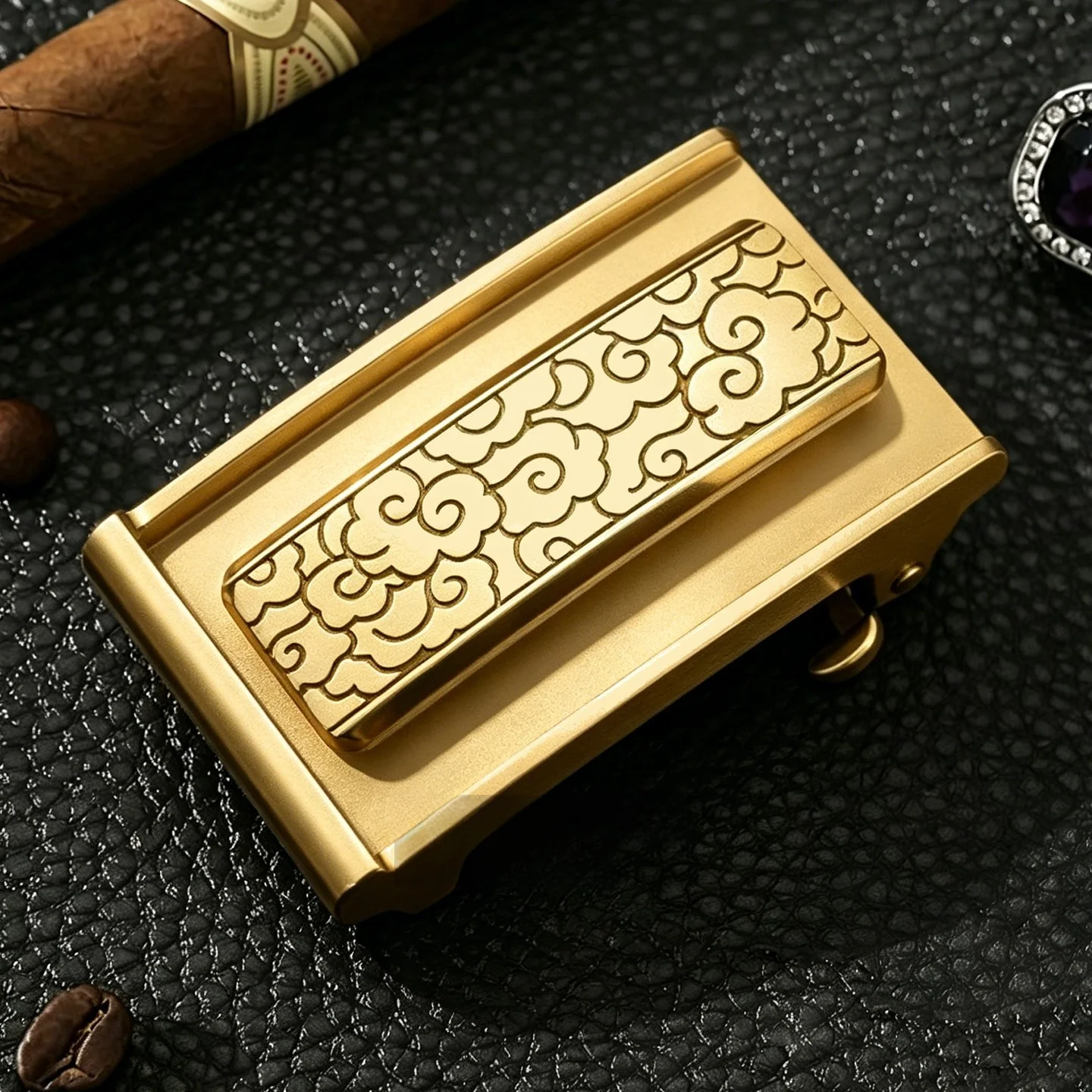 men's-luxury-stainless-steel-belt-buckle-cloud-pattern-automatic-inner-wear-single-buckle-anti-scratch-high-quality-belt