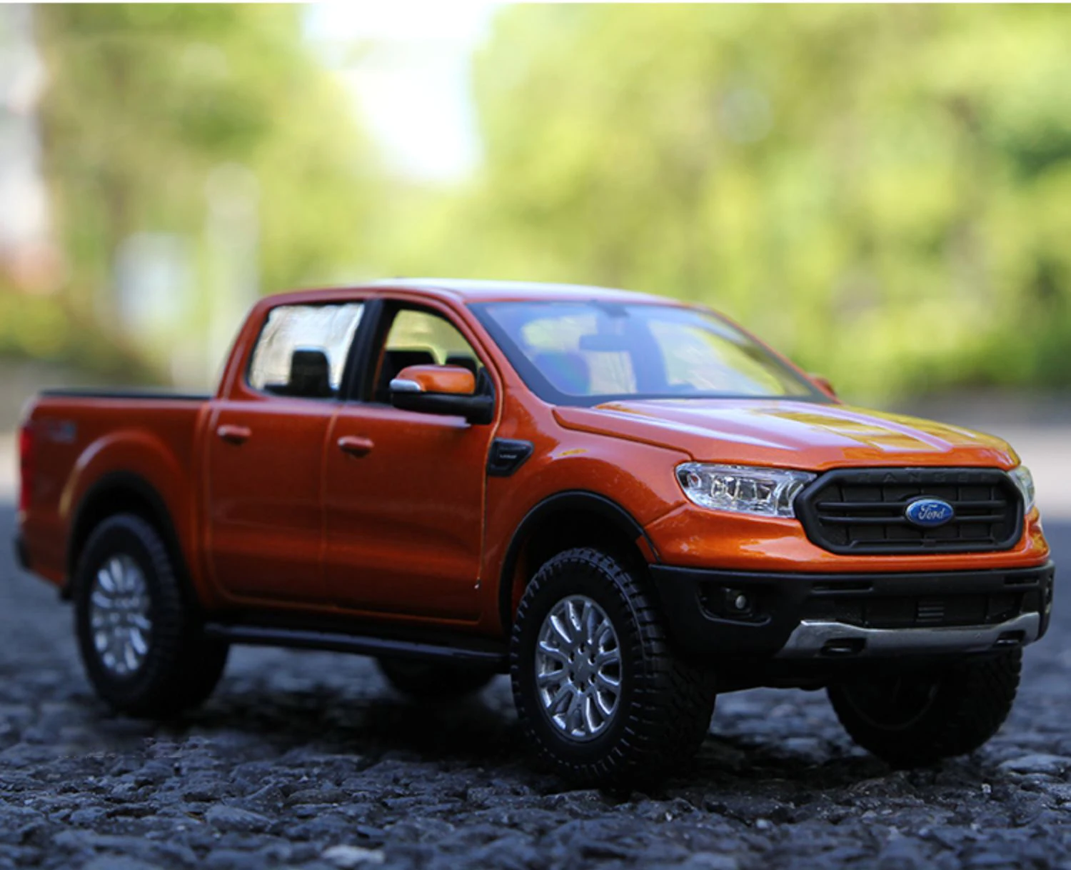 Maisto New 1:24 Ford Ranger 2019 Pickup Trucks modello di auto in lega diecast veicoli giocattolo in metallo collezione di simulazione regali per