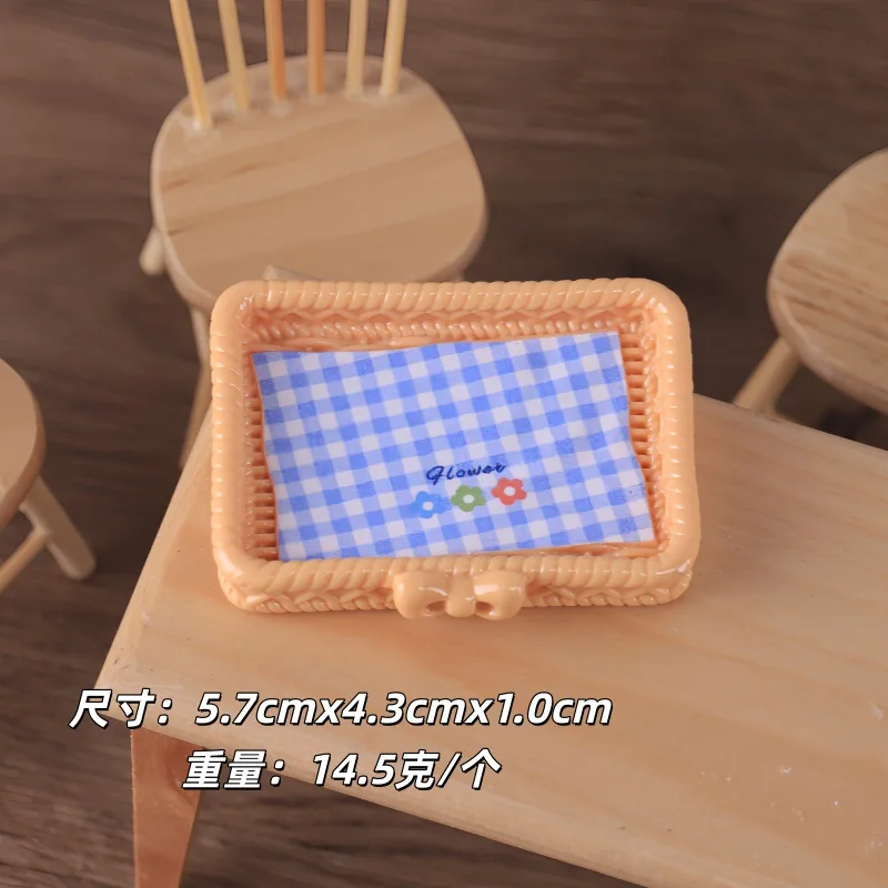 2pcs Mini Rustic Plaid Bow Woven Basket Bread Tray Dollhouse Miniature DIY Decoration Resin Accessory Desktop Ornament Decor