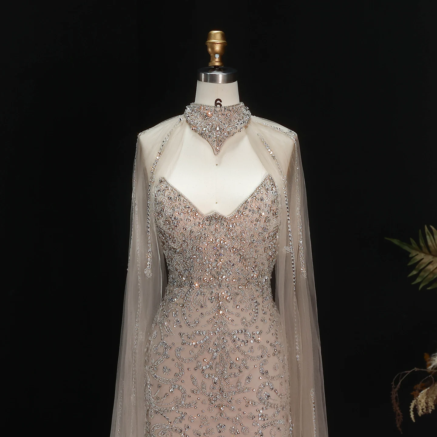 Sharon Said Luxuriöses Kristallperlen-Abendkleid mit Tüllumhang und hohem Schlitz, formelle Ballkleider, Dubai, elegant für Damen, SS135, maßgeschneidert – Detail 5