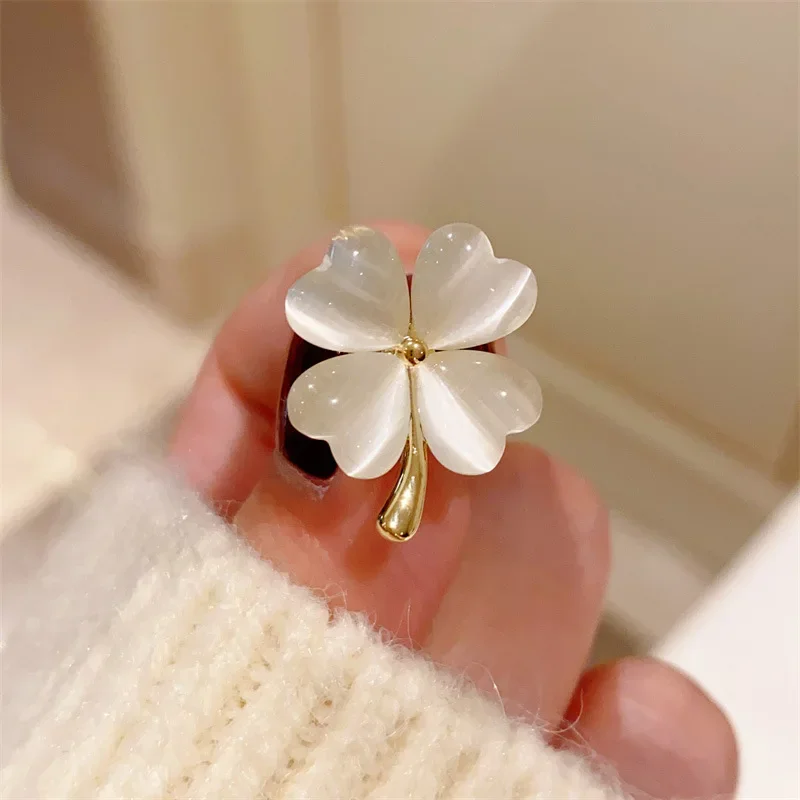 Small Opal Lucky Four-leaf Clover Brooch Clothes Anti-emptied Pin Buckle for Women Wedding Suit Jewelry