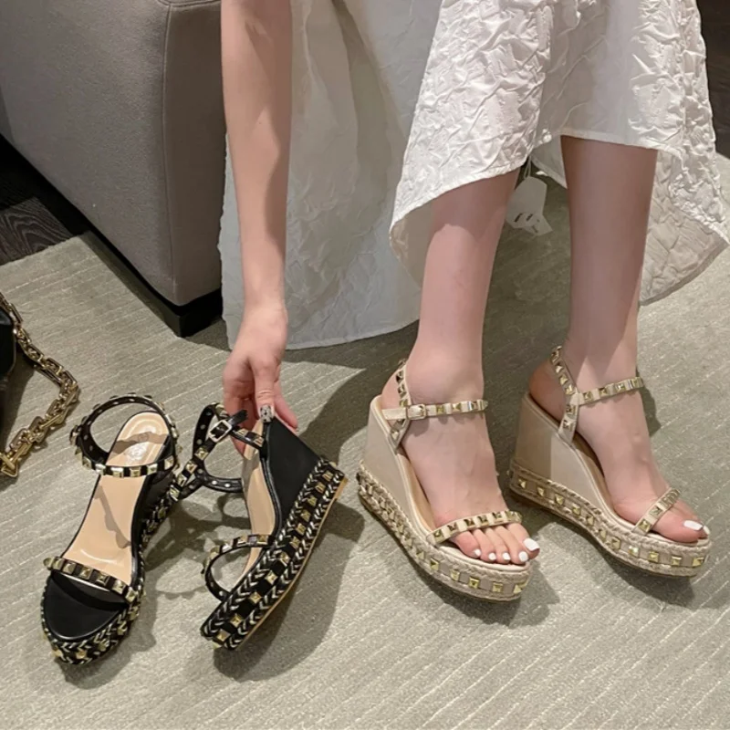 One Line Rivet Design High Heels Waterproof Platform Wedge Heel Sandals Exquisite Luxury Slippers Fashion Design Summer Shoes