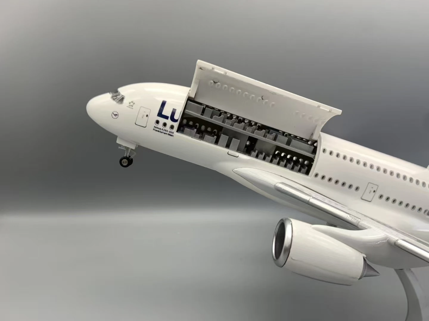 

Масштабная модель 47 см A380, новая модель самолета Люффана 380, игрушка-дисплей из смолы с колесом, светодиодная машина для литья под давлением, подарок от коллекции