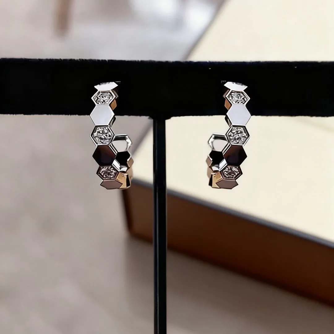 

925 Sterling Silver Inlaid Honeycomb Zircon Women's Jewelry Earrings, A High-End And Fashionable Unique Gift.