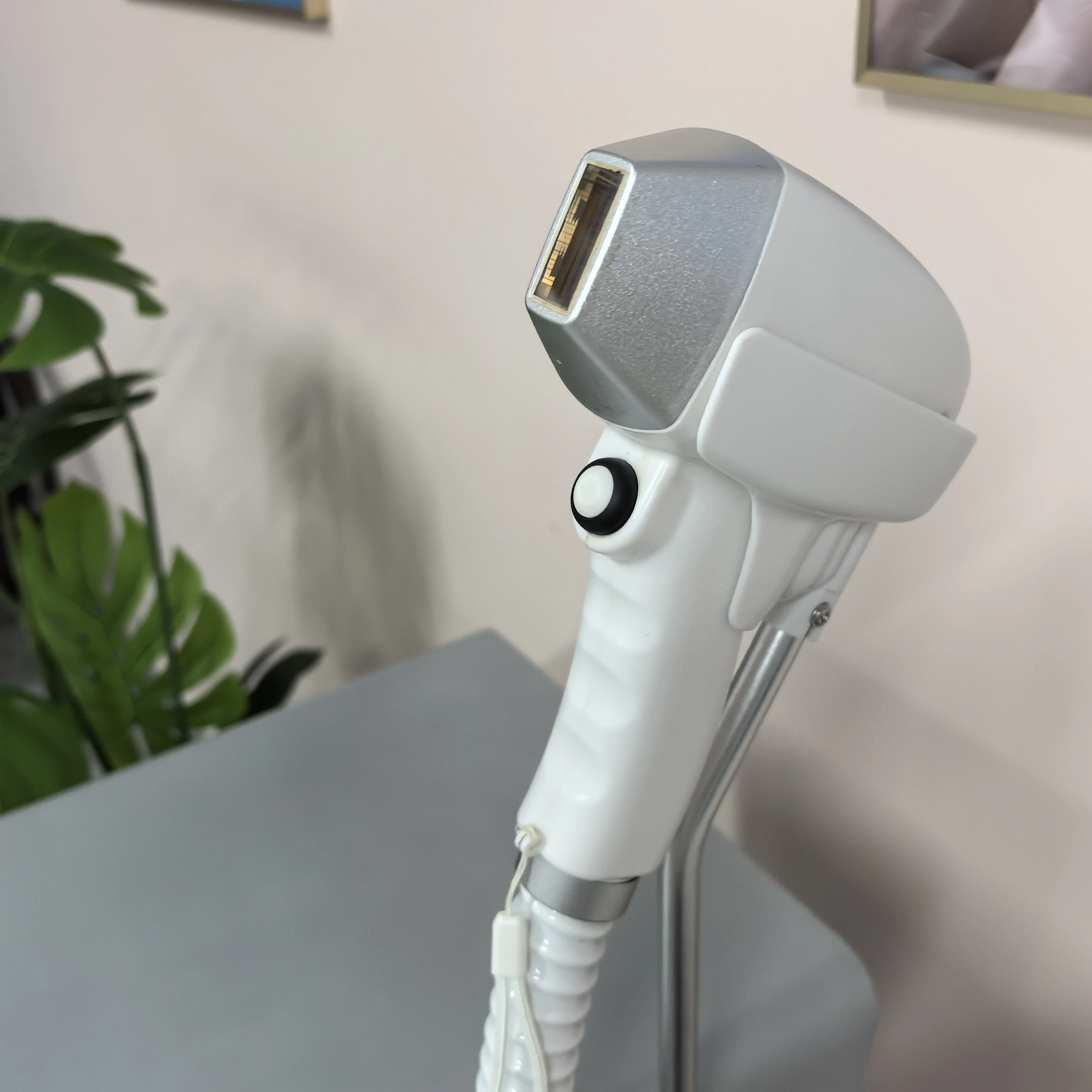 

Лазерный аппарат для эпиляции 808 нм: перманентное удаление волос, безболезненное, для гладкой кожи, диодный лазер, 3 длины волны, для салонов