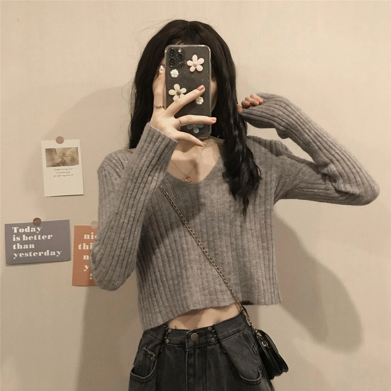 

Новинка: Модный вязаный свитер свободного кроя с V-образным вырезом и длинными рукавами для женщин, осень-зима.