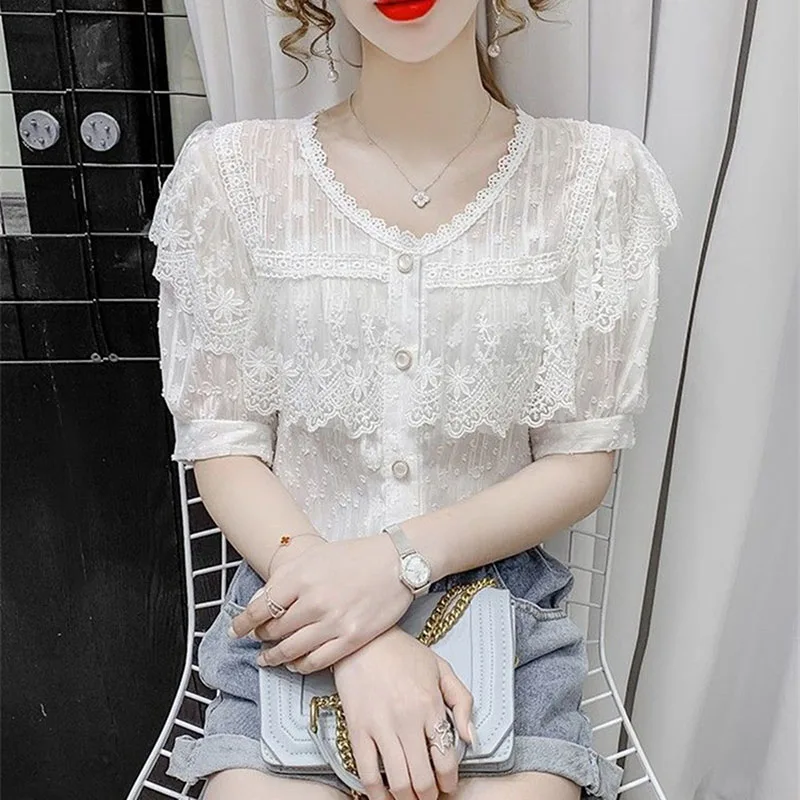 

2025 New Women's Shirts Blouse Summer New Fashion Lace Ruffle Edge Bubble Short Sleeved Hook Flower Design Chiffon Shirt