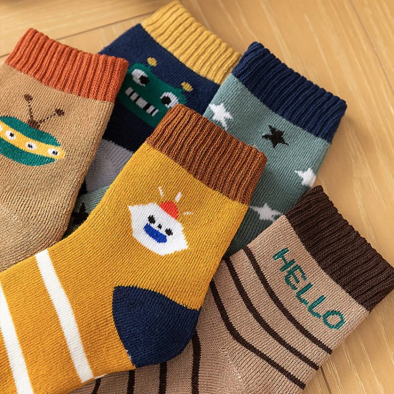 5 Paar dicke warme Socken für Kinder, niedliche Cartoon-Babysocken, mittellange Socken, warme Plüsch-Langsocken für den Winter, thermische Kinderschuhe – Detail 10