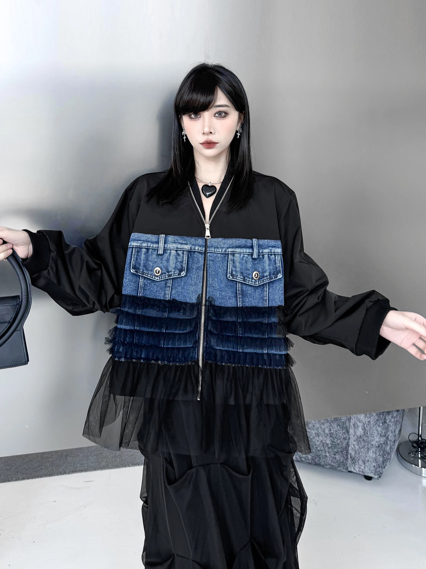 

Весенняя женская свободная куртка-бомбер из денима с элементами сплайсинга, повседневная верхняя одежда в европейском стиле, модное пальто