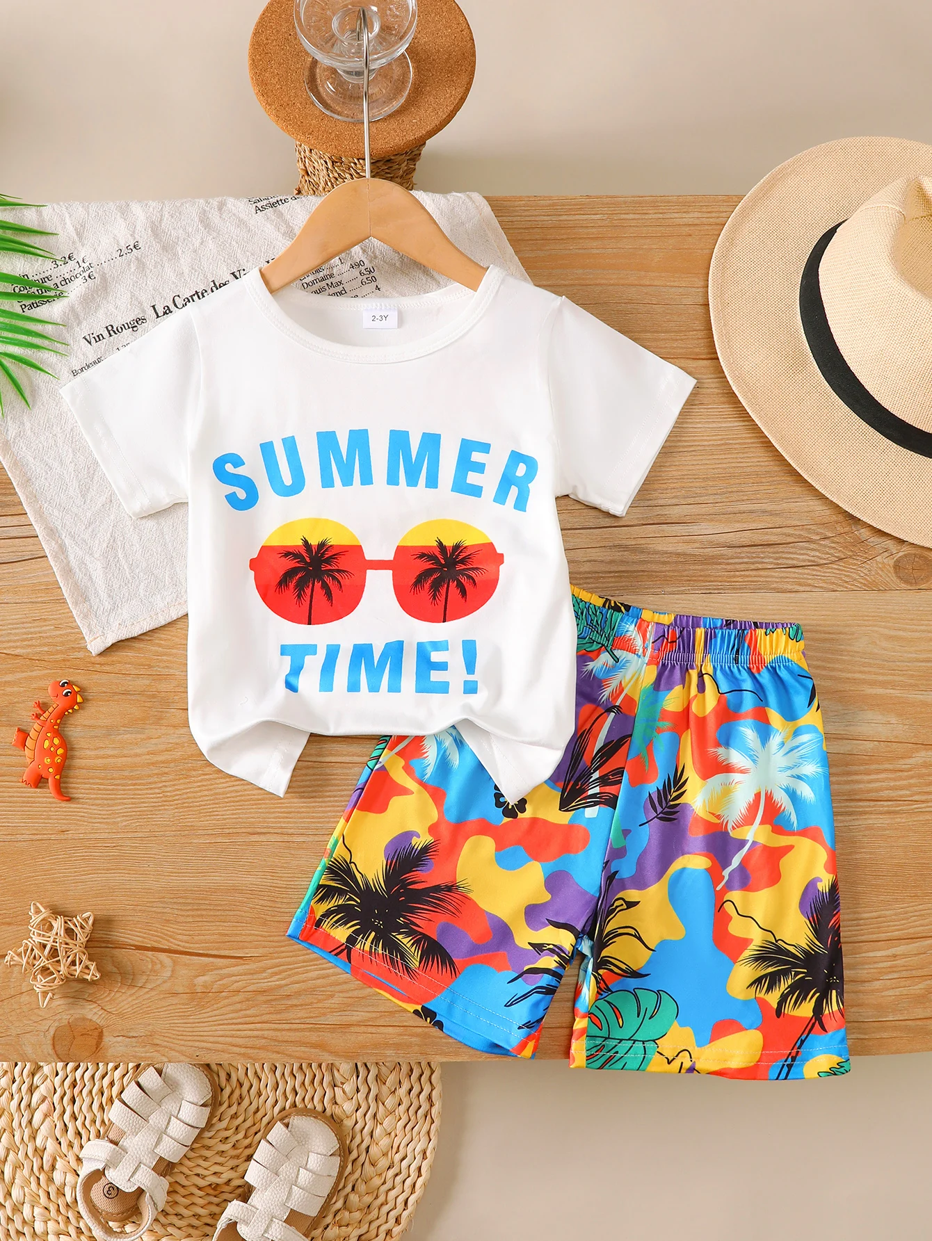 Boys' Summer Outfit Set, New Children's Short-Sleeve T-Shirt and Beach Shorts Two-Piece Set, Coconut Tree Print, Boys' Vacation Casual Daily Wear, Vibrant Summer Boys' Clothing
