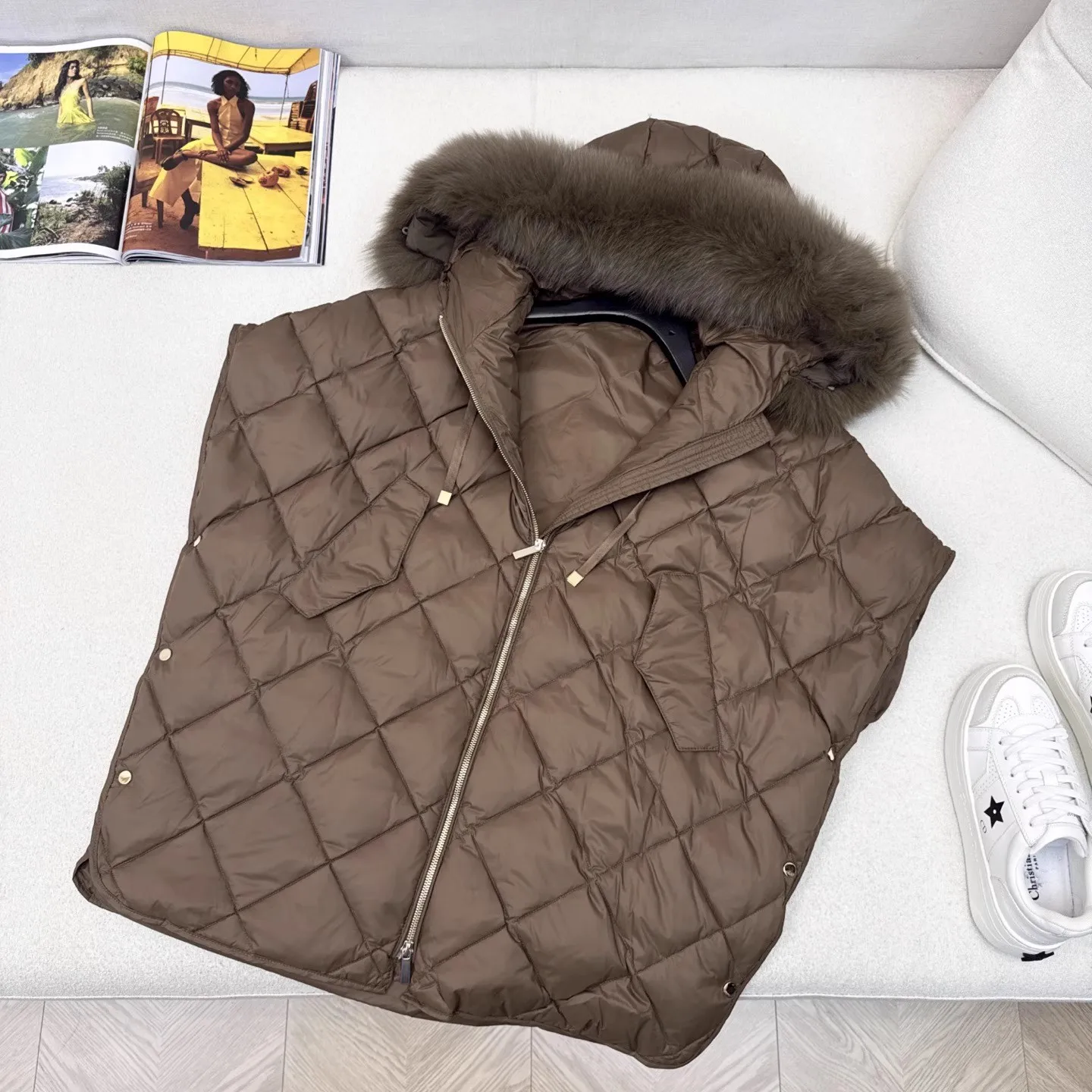 Women's White Duck Down Fur Vest with Hooded Coat Loose Down Vest 90 White Duck Cape Warm Jacket Trendy Winter Thick Waistcoat