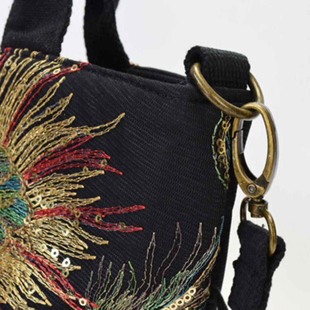 حقائب يد نسائية على الطراز العرقي حقيبة مطرزة فريدة من نوعها على شكل طاووس وقلادة من الخرز بمقبض علوي حقيبة ساعي ذات سعة كبيرة