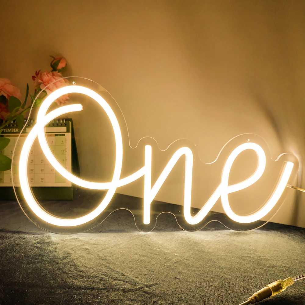 Dimbaar LED-neonbord 'ONE' voor baby's 1e verjaardag Party Decor USB-aangedreven neonlicht voor thuisbar Stand Art Decoration