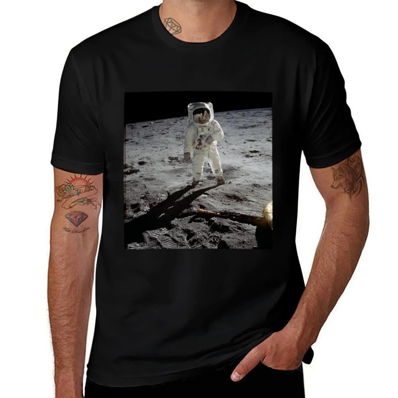 

Vintage Iconic Man on the Moon Apollo 11 T-Shirt summer top rapper graphic tees Louboutins customizeds Men's t-shirts
