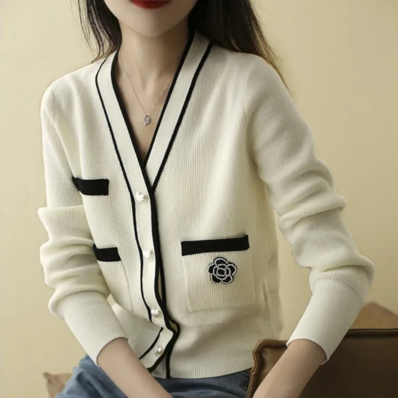 Chanel style sweater for women  contrast color beaded flowers new autumn style short slim fit knitted cardigan temperament