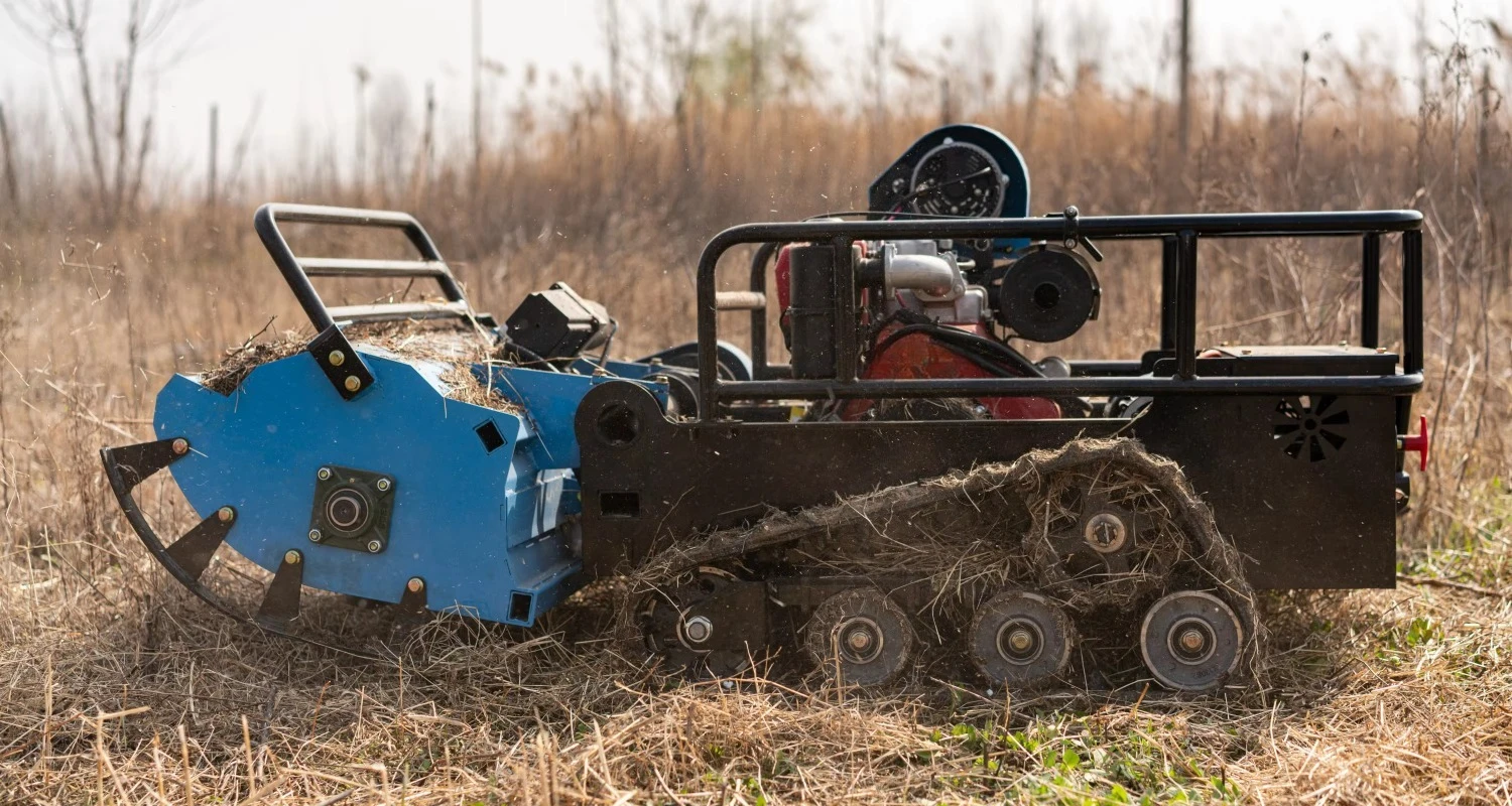 Heavy Duty Garden Brush Cutter Crawler Type Hillside Weed Cutting Machine Remote Control Lawn Mower