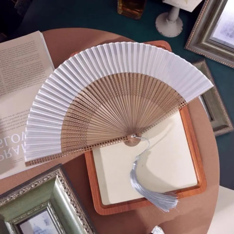 Antique Solid Color Folding Fan Hollowed Bamboo Portable Hanfu Photo-taking Props Dance Party Dressing Gown Fan Dance Party - Image 5