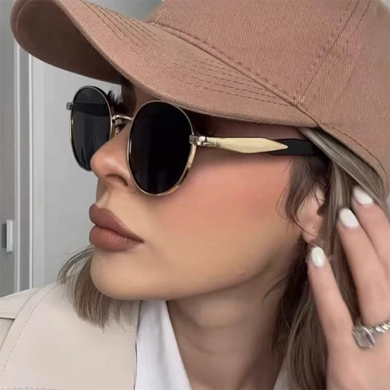 Retro Oval Metal Frame Sunglasses UV Protection Lightweight For Daily Wear