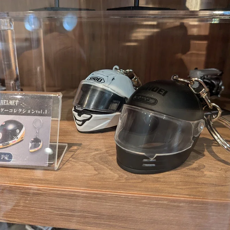 خوذة قلادة Gashapon ذكريات الطفولة هدايا العيد ألعاب مجسمة