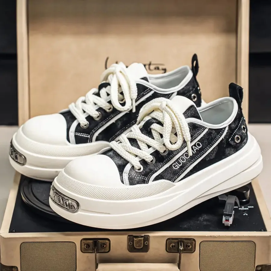 

Новые модные и универсальные повседневные спортивные кроссовки в корейском стиле с нишевым дизайном, на толстой подошве, с широким носком, для мужчин, большие размеры, 2026 год