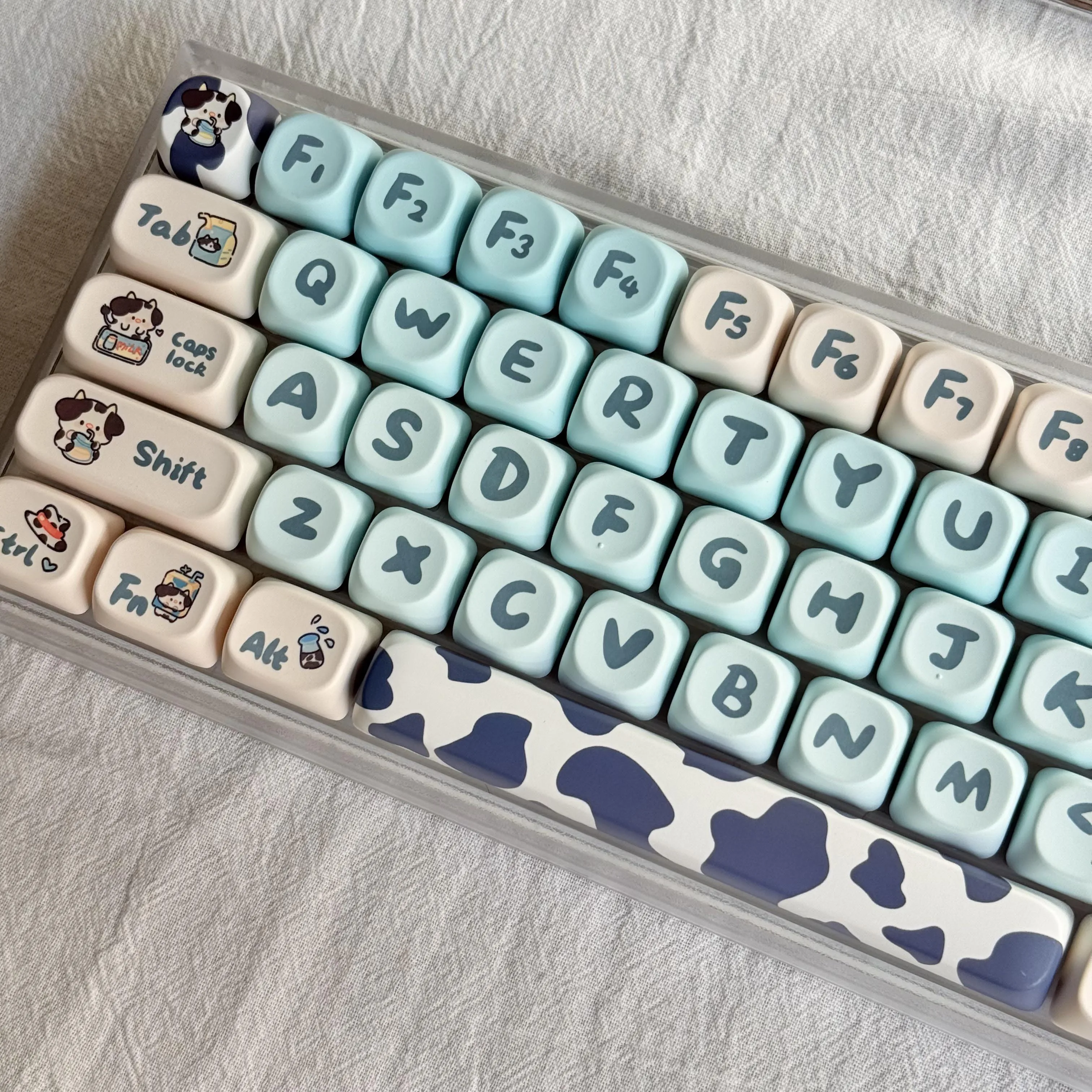 

Blue White Keycaps Set Cow Print 141 Keys MOA Profile PBT Keycaps Full Set for Mechanical Keyboards 61/81/84/87/104 Alice Layout