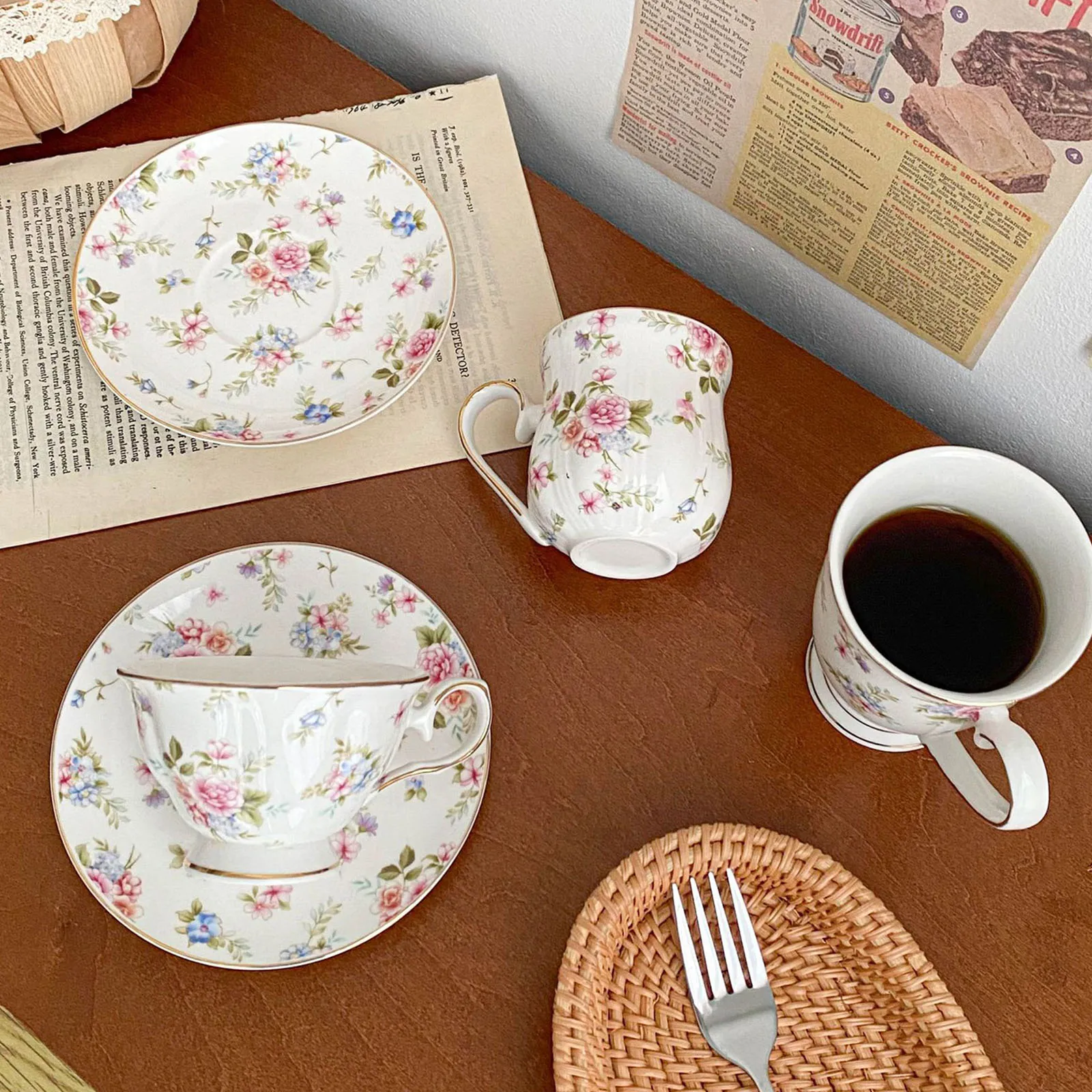 Porcelain Tea Cup Vintage Style Coffee Mug Easy to Clean Housewarming Gifts Flower Design with Saucer for Commercial Use