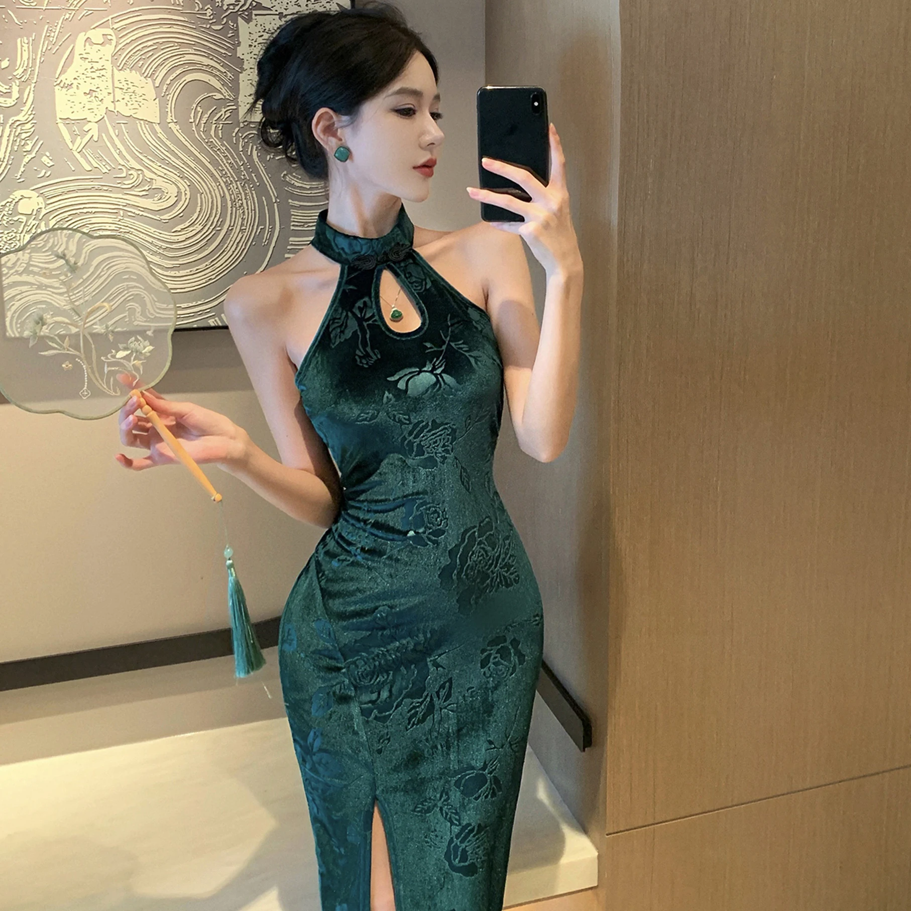 

Retro Print Velvet Mid-Length Qipao Dr with Slits And Hollow out Design Svel Women's Faion Autumn New Arrival
