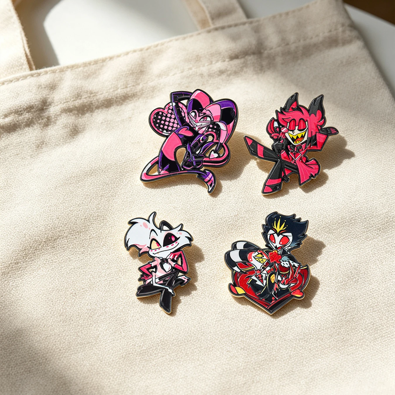 4-teiliges Set Fantasy-Dämonen-Charakter-Hartemaille-Pins, niedliche Cartoon-Monster-Motiv-Metall-Anstecknadeln, dekorative Abzeichen für Taschen – Detail 5
