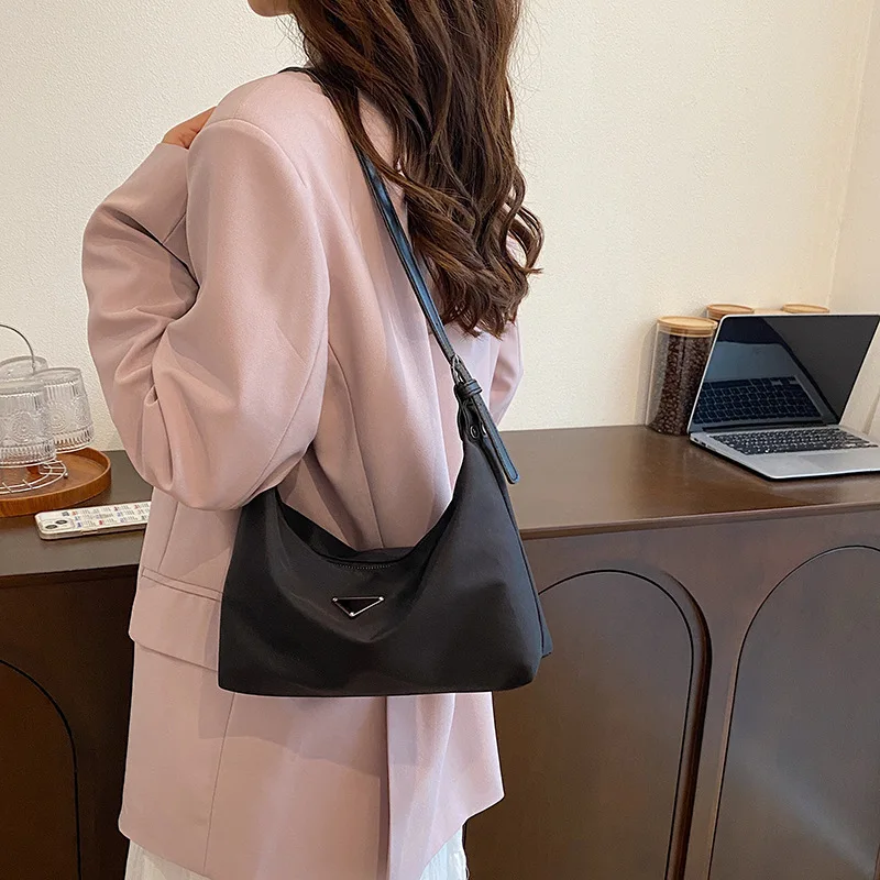 Women New Style Simple And Fashionable Large Capacity Nylon Shoulder Commuting Dumpling Crossbody Bag exquisite Simplicity