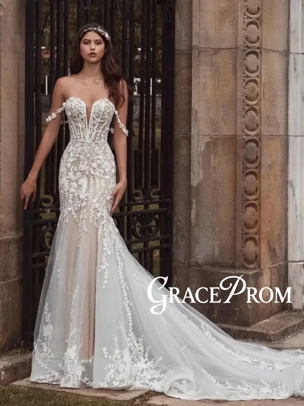 

Floral Appliques 2 in 1 Dreamy Wedding Dress Romantic Off Shoulder Sexy Deep V Neckline Customized Bridal Gown New Arrival